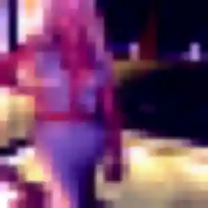 Découvre Nadege, 25 ans à Ambillou en privé