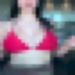 Découvre Aurelie, 31 ans à Bagnoles de l'Orne Normandie en privé