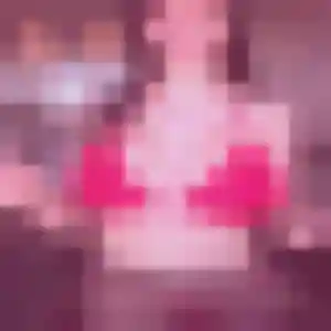 Beatrice (23 ans) à Boult attend une rencontre rapidement