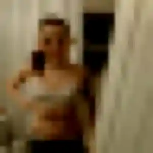 Contacte Joelle, 26 ans à Bouquetot en t'inscrivant