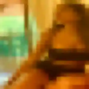 Noemie, fille de 22 ans cherche plan cul à Bourbriac