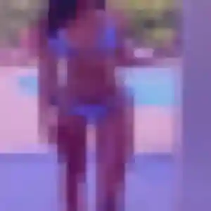 Dominique, 25 ans, connectée à Bourg-Madame pour une rencontre coquine