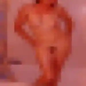Photo de Enora à Cézy (26 ans) - plan cul anonyme
