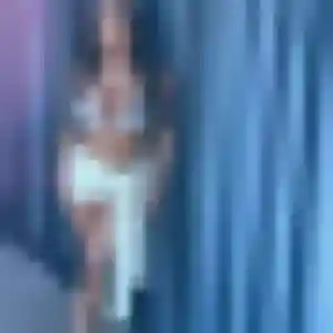 Flora, 24 ans, en ligne à Châtillon-sur-Marne pour une rencontre coquine