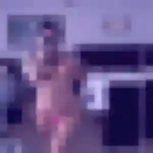 Rencontre Maya, 23 ans à Cuers en privé