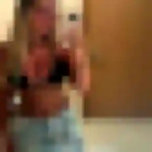 Photo de Lena à Dampierre-sur-Linotte (26 ans) - plan cul sans inscription