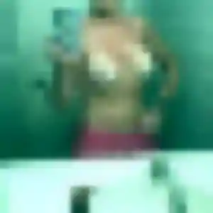 Rejoins Lena, 29 ans à Demi-Quartier en t'inscrivant