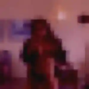 Belle Nolwenn, 27 ans à Garons - voir sa photo