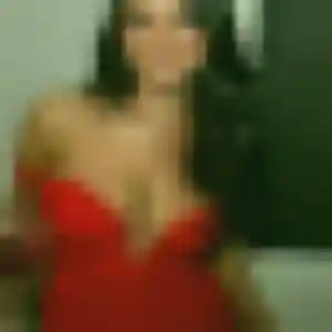 Nour, 34 ans, en ligne à Hourtin pour un plan cul