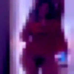 Ines, femme de 35 ans propose plan cul à Le Moustoir