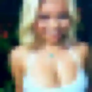 Helene, fille de 23 ans propose plan cul à Le Val-Saint-Père