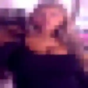 Lea-Marie, 43 ans, connectée à Les Martres-de-Veyre pour un plan cul