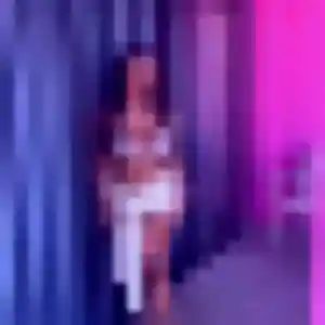 Inaya, 22 ans, connectée à Magnicourt-en-Comte pour un plan cul