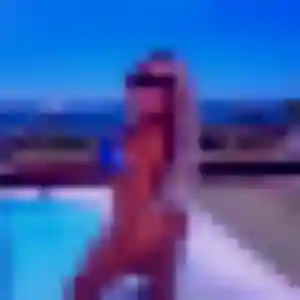 Sixtine de Mours, 23 ans - plan cul discret
