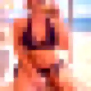 Ségolene, 22 ans, connectée à Neuville-les-Dames pour une rencontre coquine