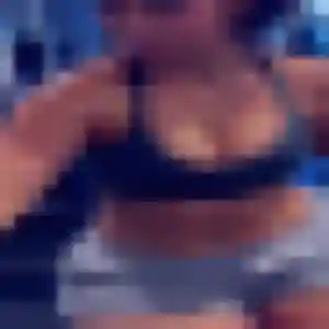 Laura (26 ans) à Peri cherche une rencontre aujourd'hui