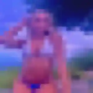 Découvre Xenia, 25 ans à Pin gratuitement