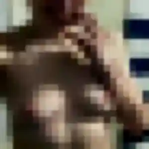 Inaya, 25 ans, connectée à Roquefort-les-Pins pour un plan cul