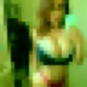 Lucie de Roura, 22 ans - plan cul sans prise de tête