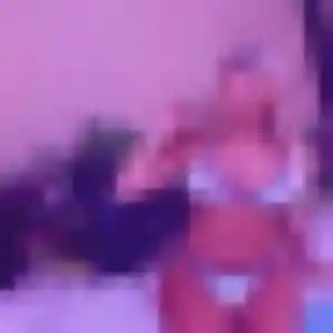 Sarah, 33 ans, en ligne à Saint-Gilles-Croix-de-Vie pour une rencontre coquine