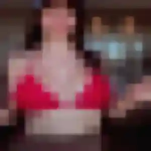 Daphne, 33 ans, cherche un plan cul à Saint-Hilaire-du-Harcouët