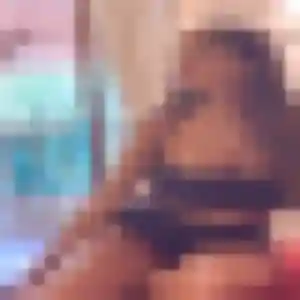 Photo de Prisca à Saint-Juvat (43 ans) - plan cul gratuit