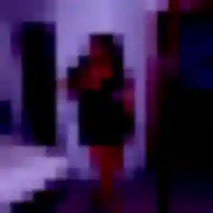 Flore, 24 ans, connectée à Saint-Malo pour un plan cul