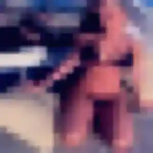 Photo de Elena à Saint-Pierre-les-Étieux (27 ans) - plan cul sans inscription