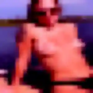 Photo de Emma à Saint-Sébastien-de-Morsent (27 ans) - plan cul sans inscription