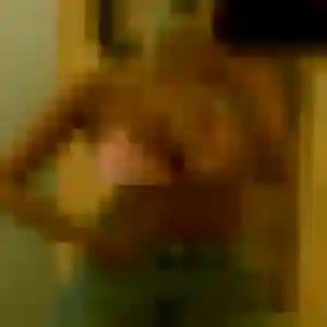 Luna, 24 ans, connectée à Saint-Vallier pour une rencontre coquine