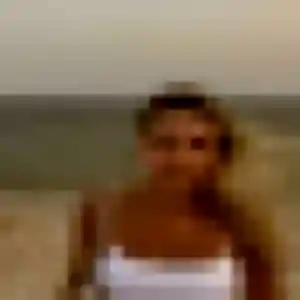 Contacte Clotilde, 29 ans à Saint-Vincent-en-Bresse en privé