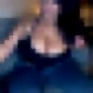 Jolie Ursule, 29 ans à Sainte-Cécile-les-Vignes - voir sa photo