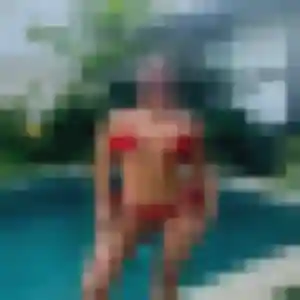 Chloe de Sarrola-Carcopino, 32 ans - plan cul discret