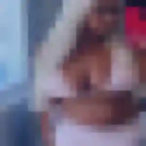 Découvre Iris, 26 ans à Seychalles en privé