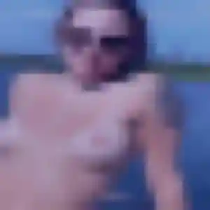 Lena, femme de 26 ans cherche plan cul à Solliès-Pont
