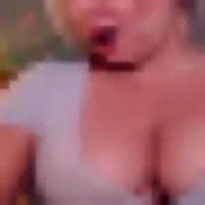 Photo privée de Iris, 32 ans à Val-d'Oire-et-Gartempe - plan discret
