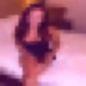 Photo de Elena à Val-de-Cognac (38 ans) - plan cul sans inscription