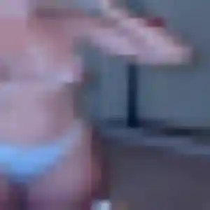 Découvre Anne-Sophie, 44 ans à Val-des-Prés en privé