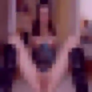 Photo de Emilie à Villiers-au-Bouin (32 ans) - plan cul discret